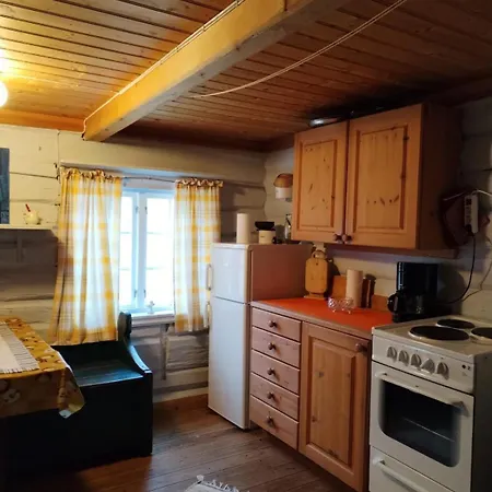 Idyllic At Bjaarvatnet