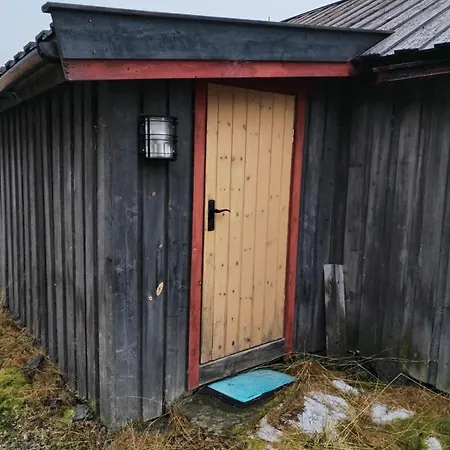 Idyllic At Bjaarvatnet Tuddal