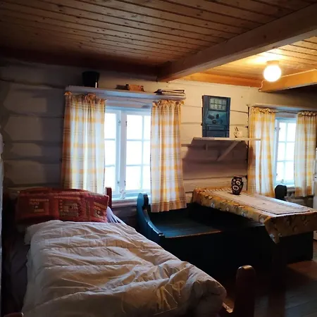 Idyllic At Bjaarvatnet * Tuddal